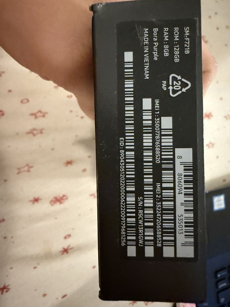 Sprzadam Samsung flip 4