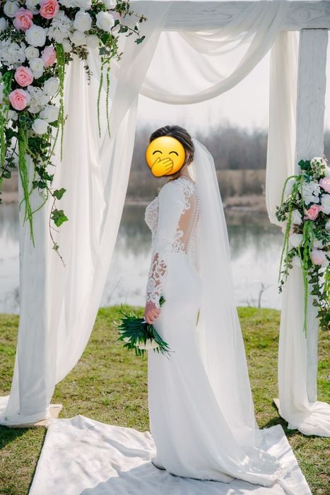 Весільна сукня біла