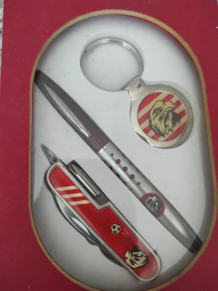 Conjunto de caneta e canivete e porta chaves do Benfica