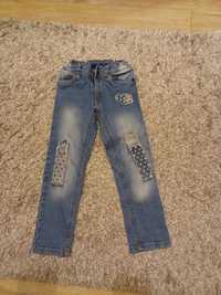 Spodnie dziewczęce, jeansy, z naszywkami 110