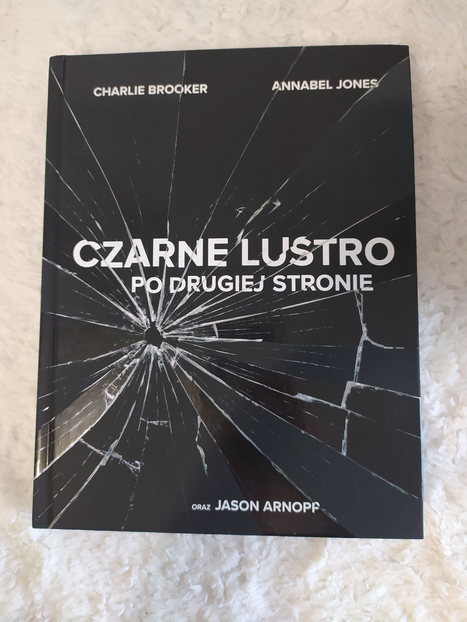 Czarne lustro po drugiej stronie książka