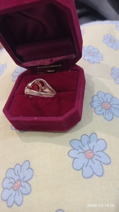 Золотое кольцо с изысканным оранжевым сапфиром