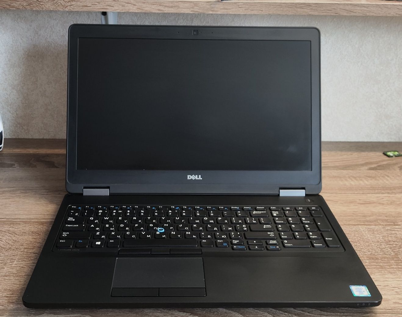 Ноутбук Dell Latitude E5570 15.6" FHD i5 2.4ghz 8GbDDR4 500Gb SSD
Core