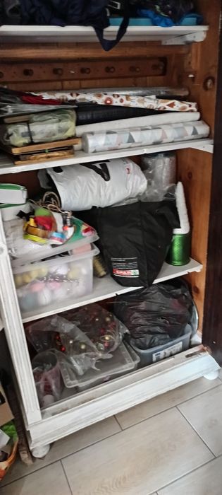 Szafa z lustrem bieliźniarka