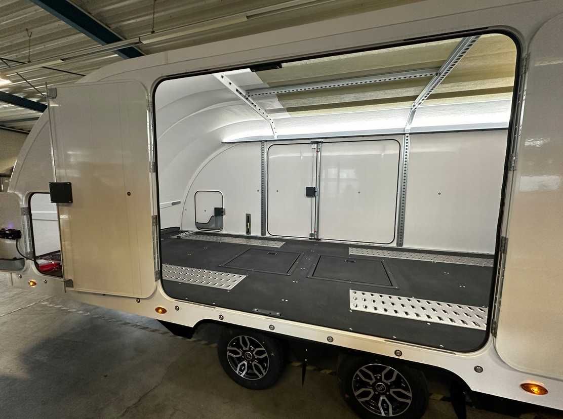 Przyczepa zamknięta 5,5x2,3 Brian James Trailers Race Transporter 7