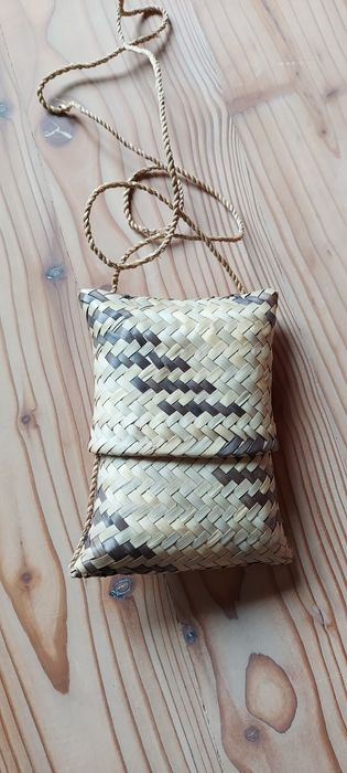 Плетена сумочка, Африка