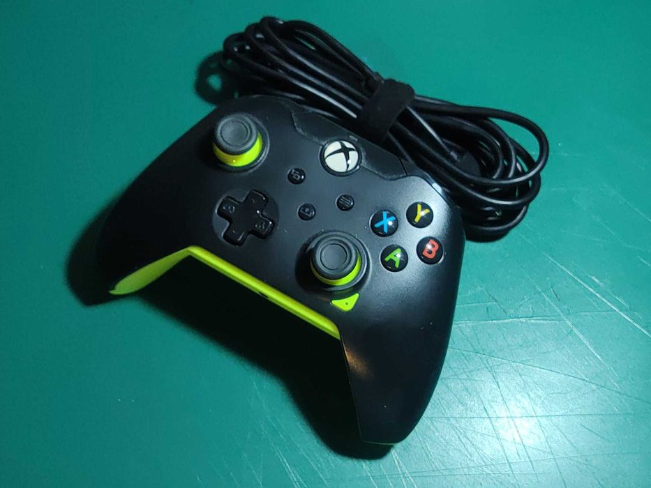 PDP Kontroler przewodowy Xbox PC Pad Czarny ELECTRIC Żółty