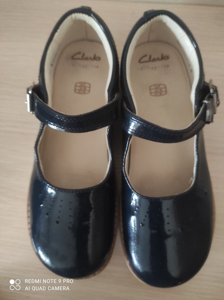 Clarks лаковые кожаные туфли балетки 32р (19,5см) в отличном состоянии