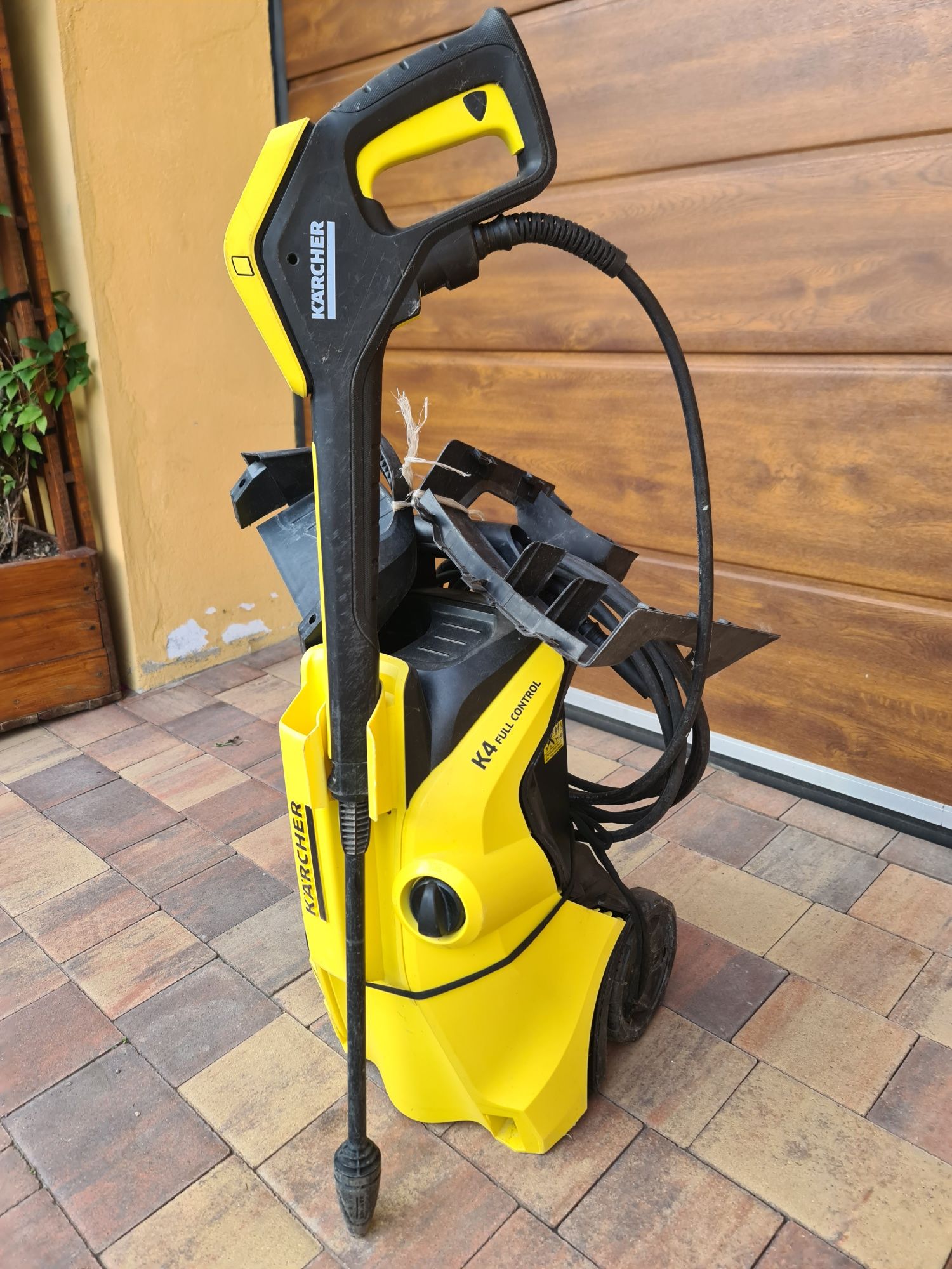 Obudowa myjki ciśnieniowej Karcher K4 full control z wężem i lancą