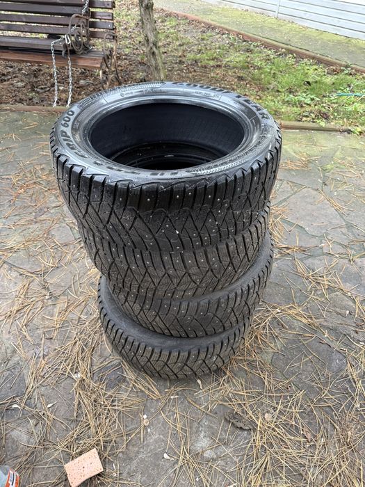 GOODYEAR UltraGrip 600 215/55R17 98T шип