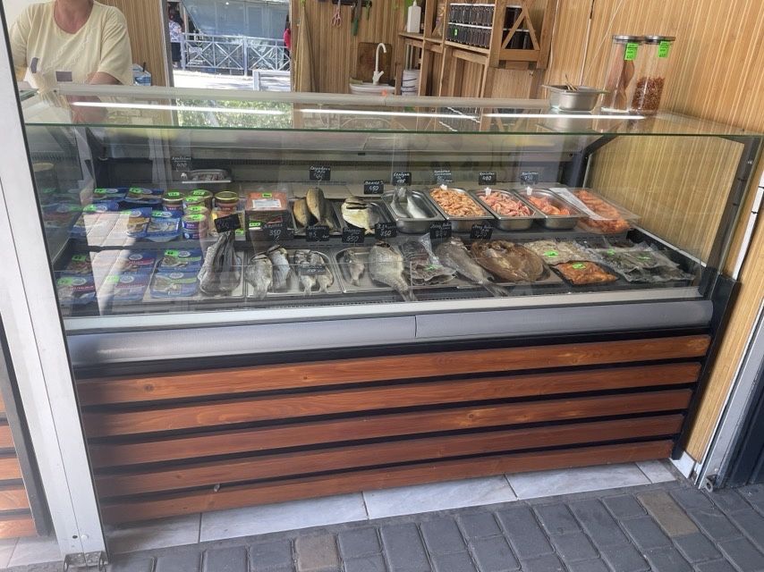 Витрина холодильная 2м