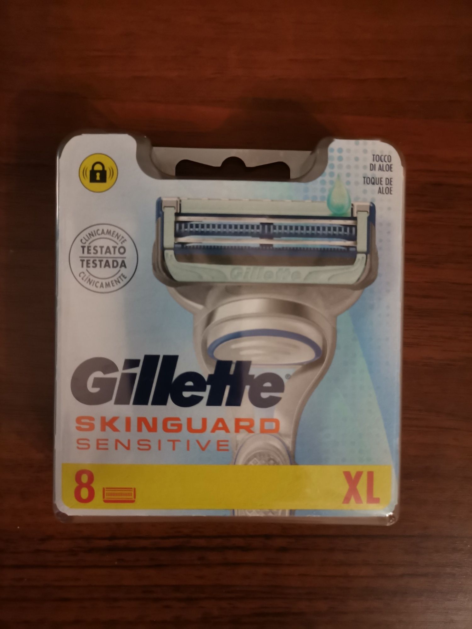 Wkłady Gillette Skinguard sensitive 8 sztuk + GRATIS 2 maszynki blue 3