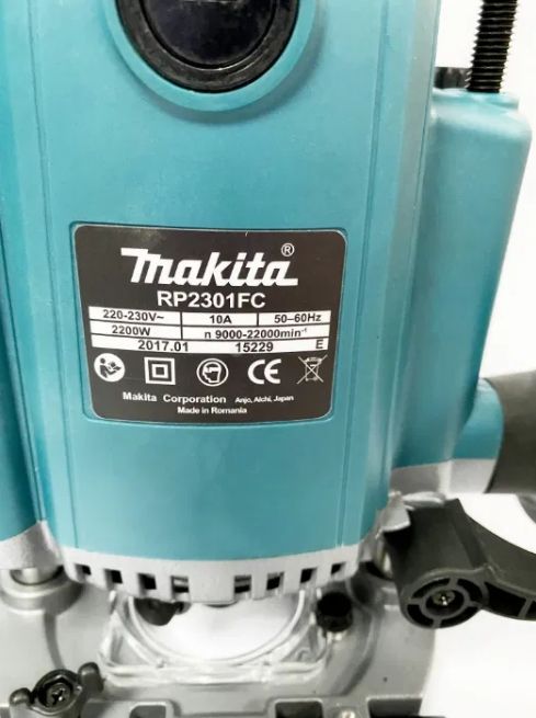 Фрезер Makita RP2301FC Фрезерный станок + набор фрез Мakita RT0700C