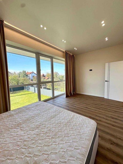 Шикарний Будинок в передмісті