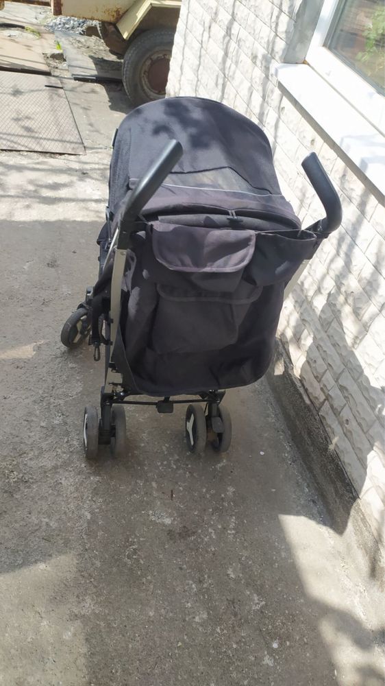 Детская прогулочная коляска