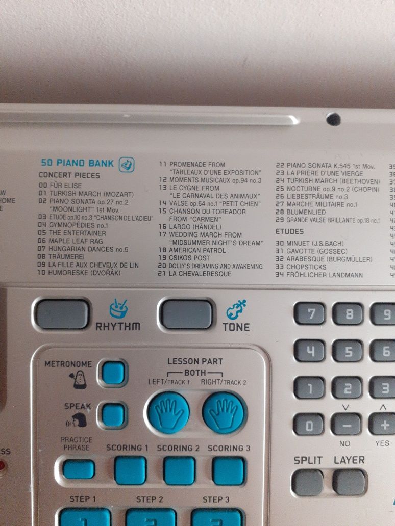 Sprzedam syntezator Casio LK 300 TV  z funkcią karaokie