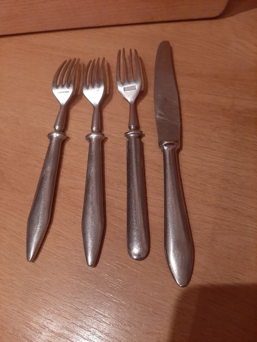 Sztućce zabytkowe - 4 widelce 1 nóż, cena za całość