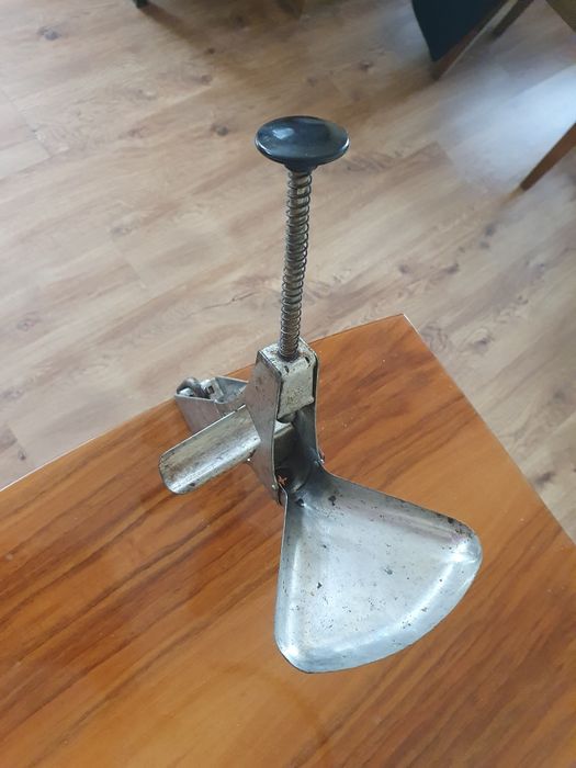 stara Drylownica do wiśni-wykonana z wytrzymałego odlewu -aluminium