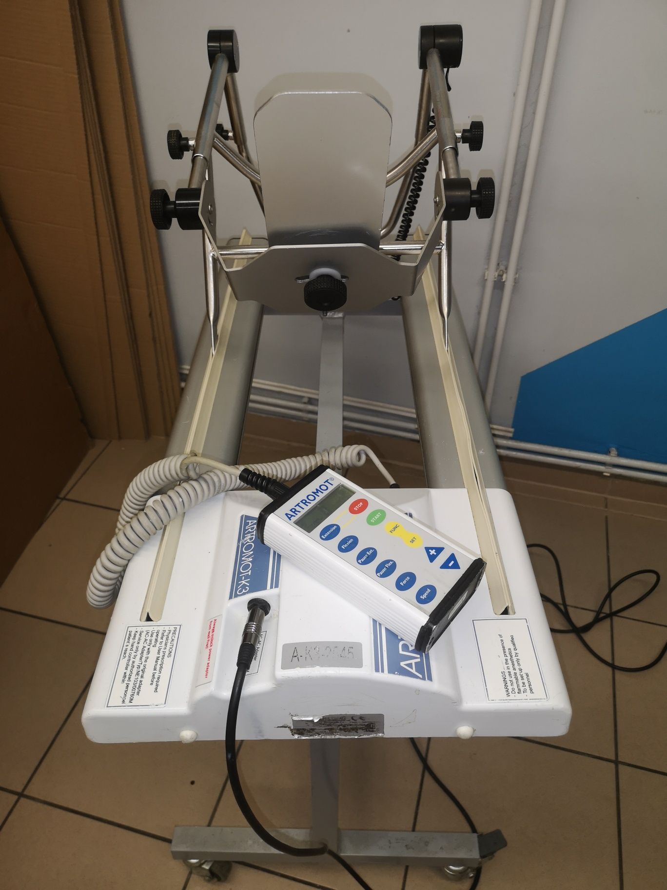 Szyna CPM Artromot K3 do rehabilitacji stawu kolanowego
