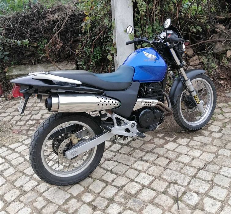 Honda Vigor 650 azul