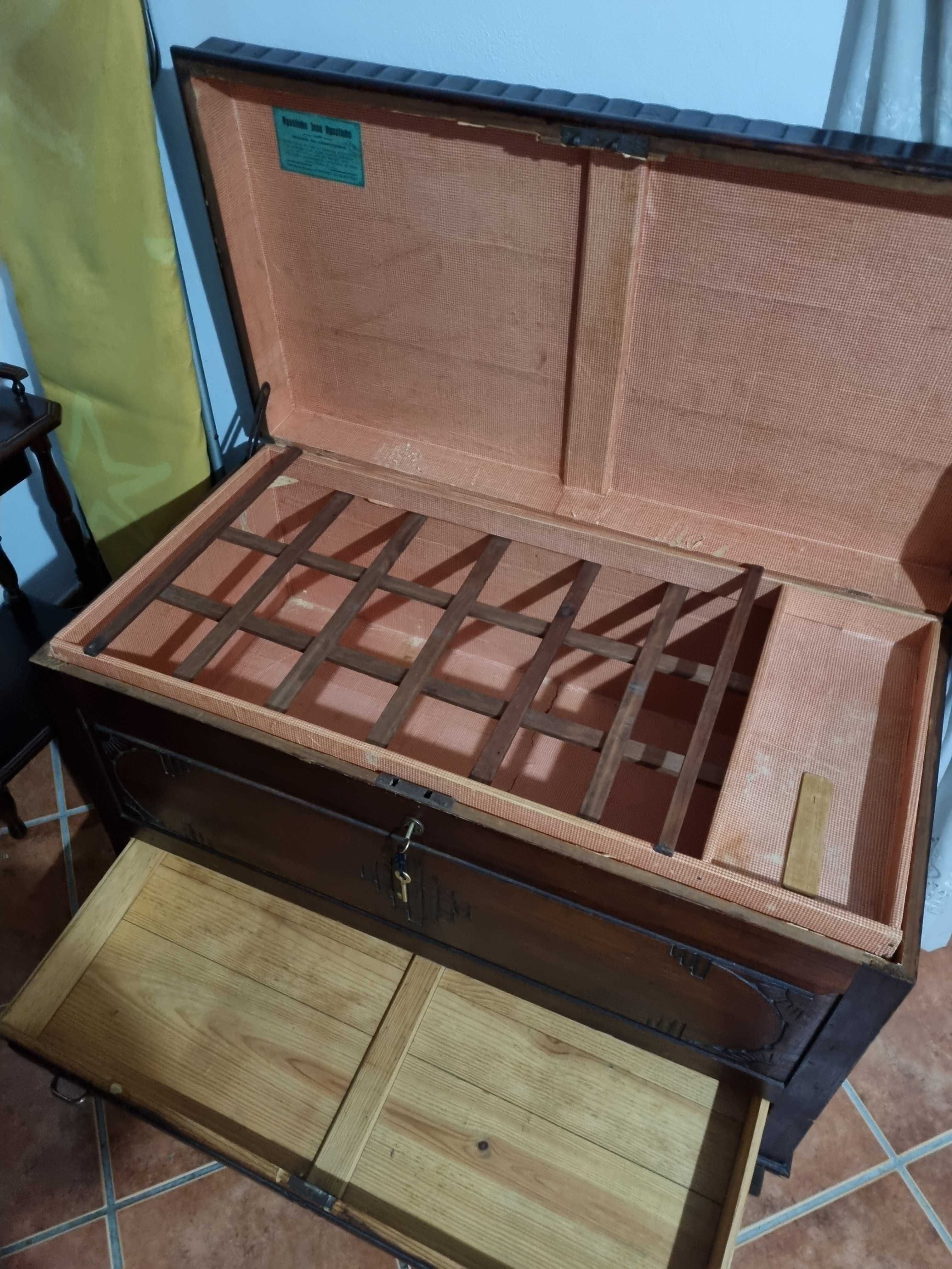 Vendo móveis antigos, em Beja