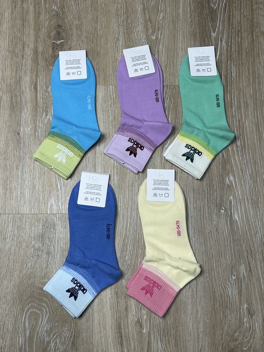 Meias adidas coloridas