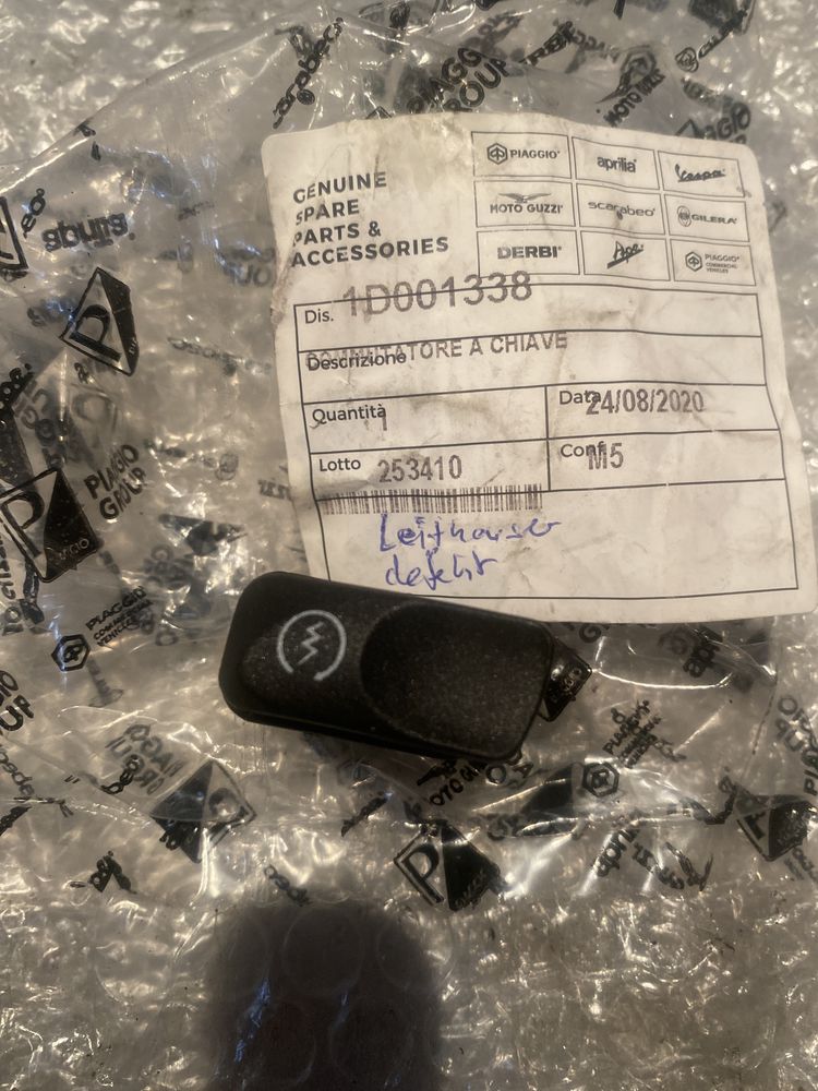 Piaggio Vespa Przełącznik zapłonu przycisk GTS GTV Sprint Elettrica574