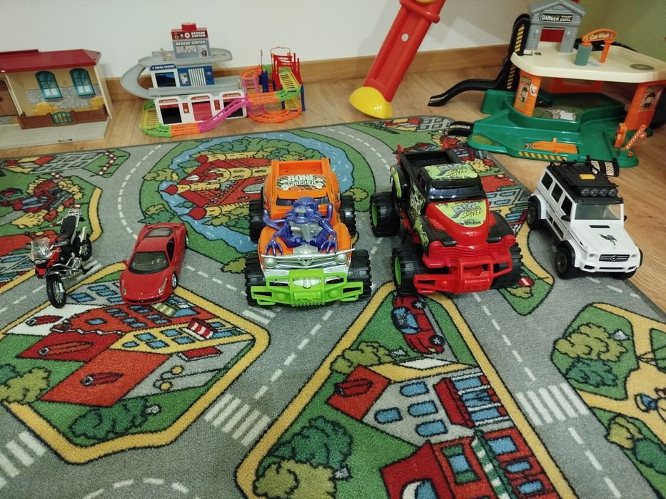 5 Brinquedos - 3 Jipes - 1 Moto - 1 Ferrari