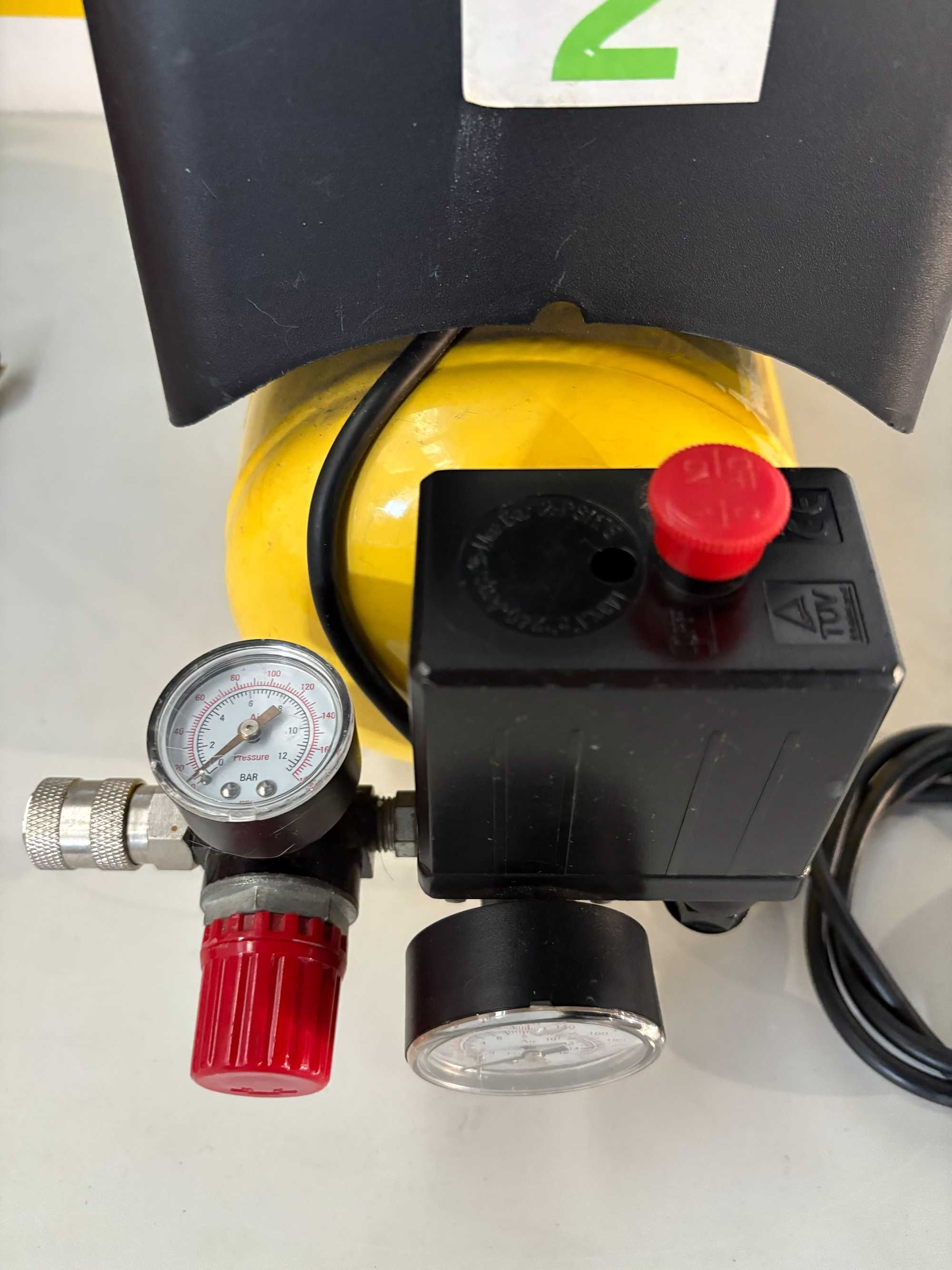 Compressor - STANLEY - Mod. D200/8/6 - 6L - 8Bar