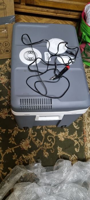 Продам холодильник для авто First пр-во  Австрия  40л 12в  220в