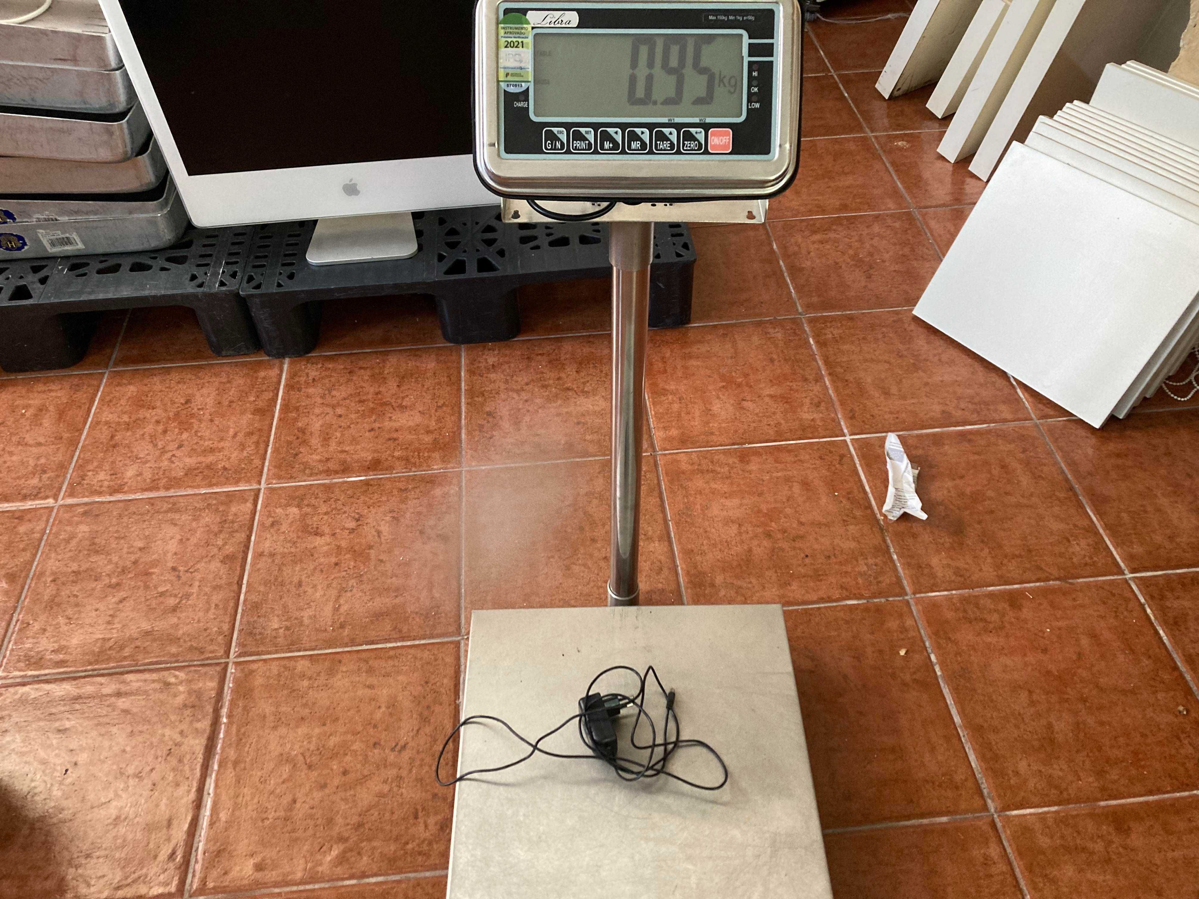 Balança Digital de Armazém Lybra 150Kg em inox  como nova