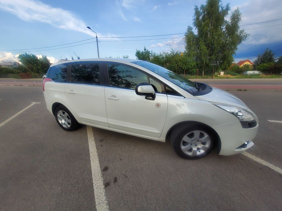 Peugeot 5008 , 2012r , 1,6 benzyna