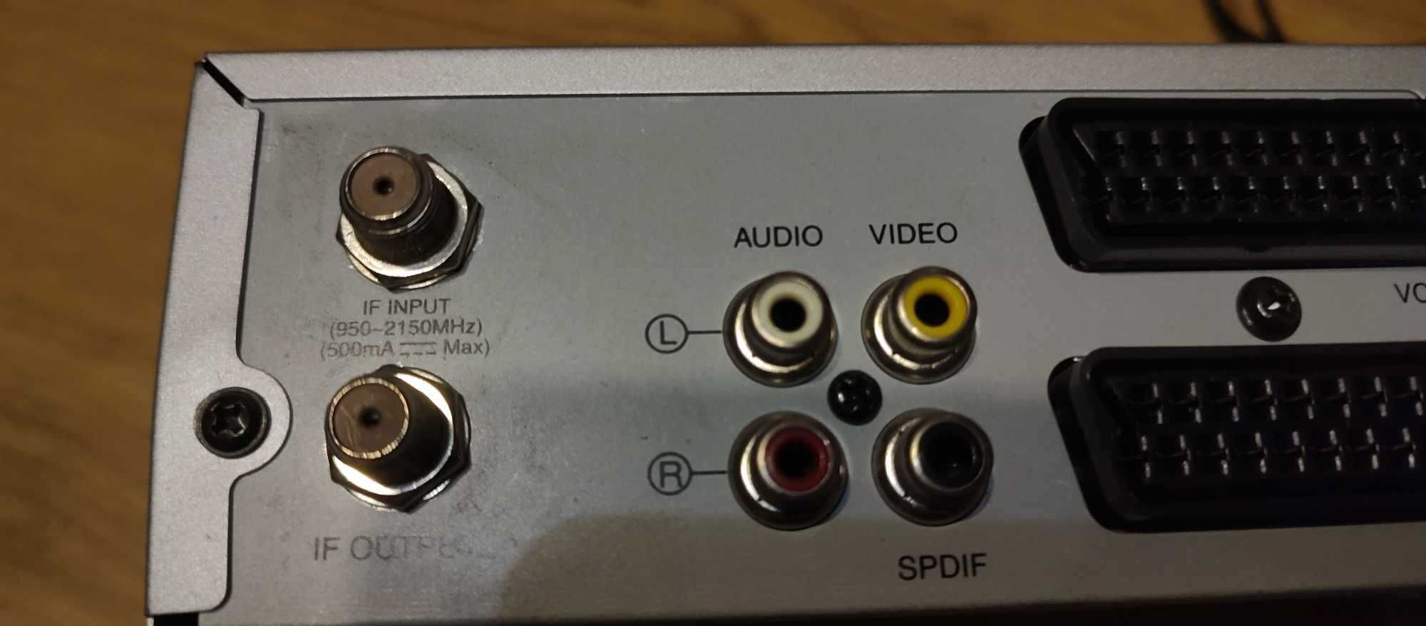 Dekoder telewizji satelitarnej Head HD1100FTA Plus RS-232C