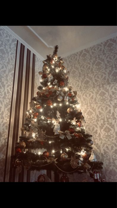 Ялинка штучна в хорошому стані