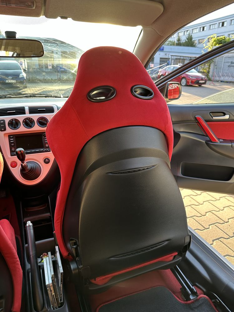 Fotele Recaro czerwone Civic type R
