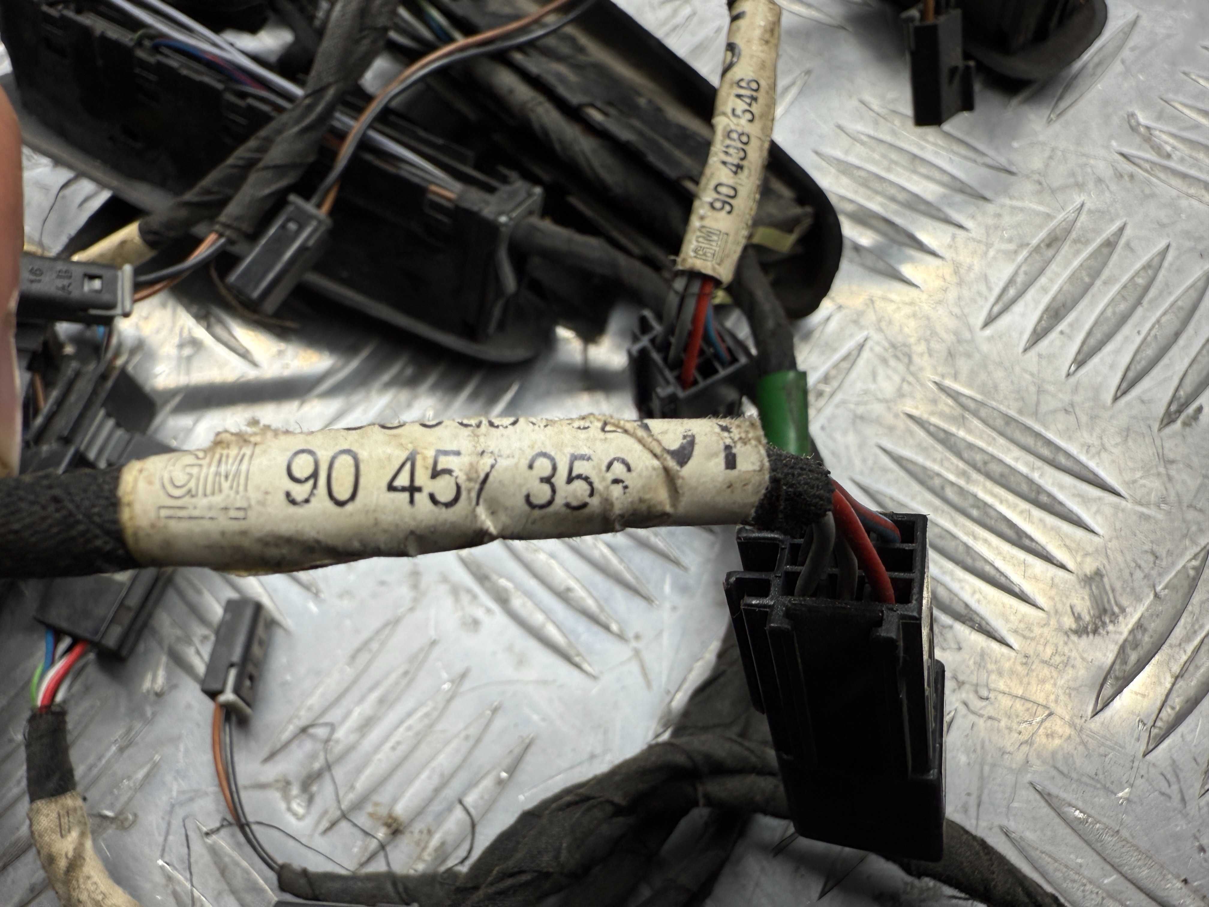Кнопка стеклоподъемника левая Opel Omega B Опель Омега Б 90438546