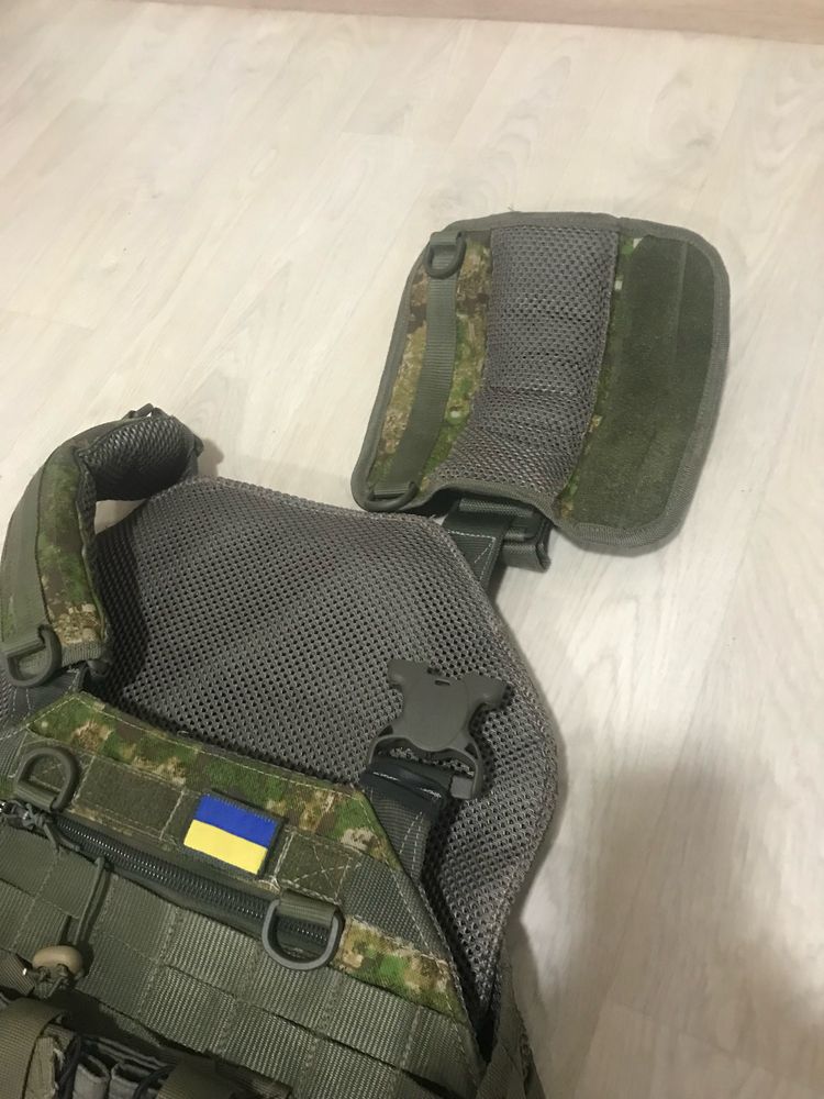 Продам плитоноску разгрузку. В подарок два турникета.