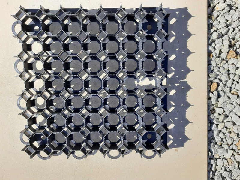 Kratka Trawnikowa Chodnikowa Parkingowa 50x50x4 czarna 2 gatunek