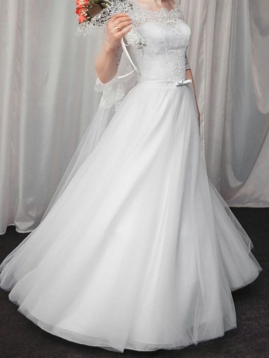 Продам весільну сукню