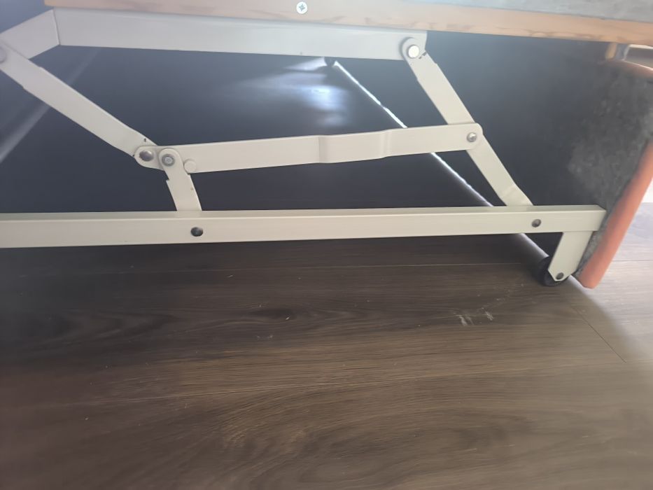 Sprzedam narożnik z pufą . Funkcja do spania  wygodna .