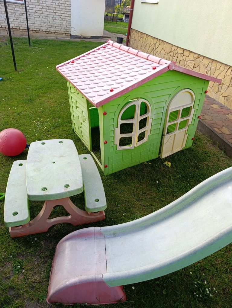 Дитячий ігровий будиночок,гірка,столик