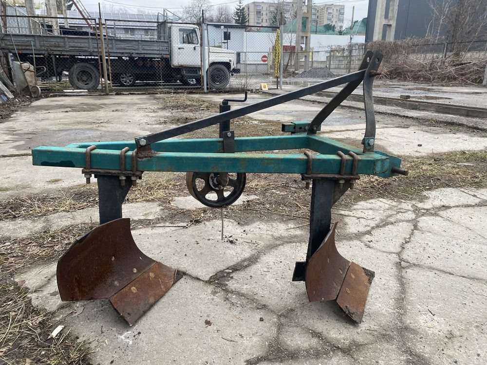 Продам двухкорпусний плуг