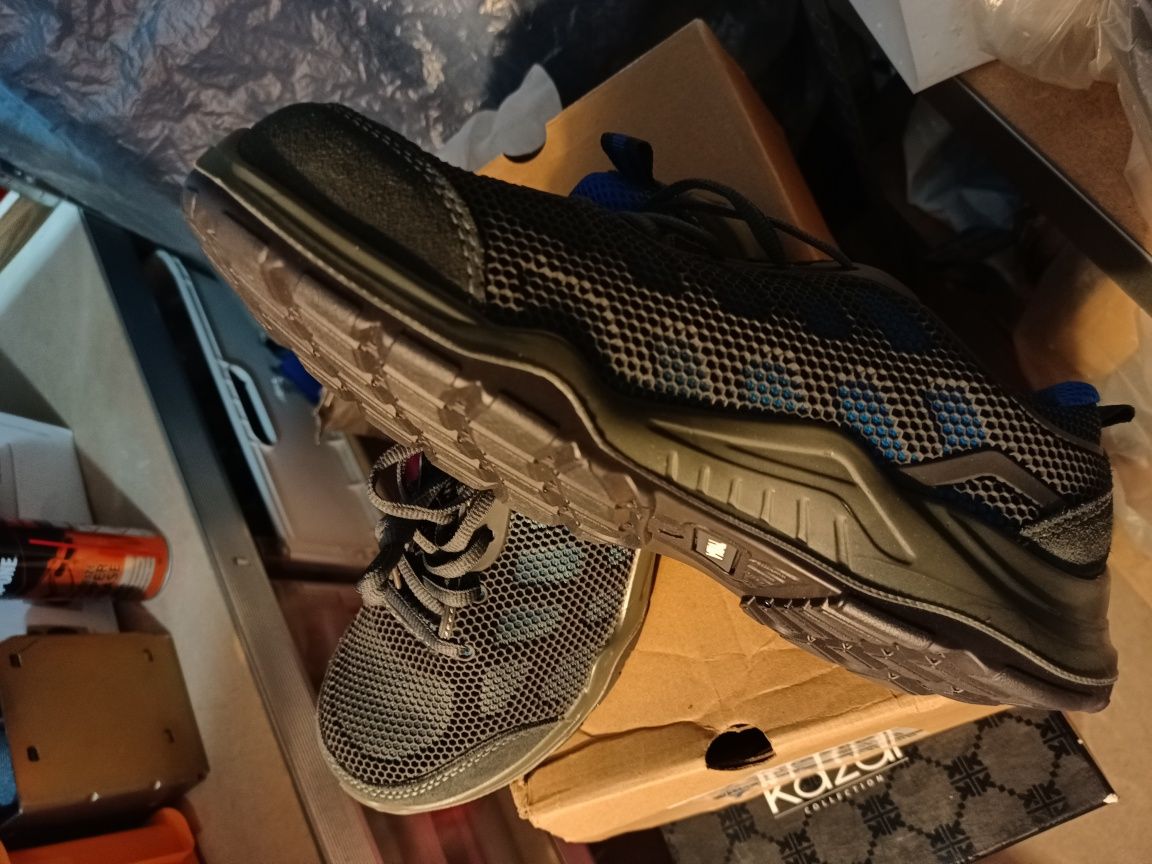 Buty robocze roz.41/7UK z metalowym noskiem