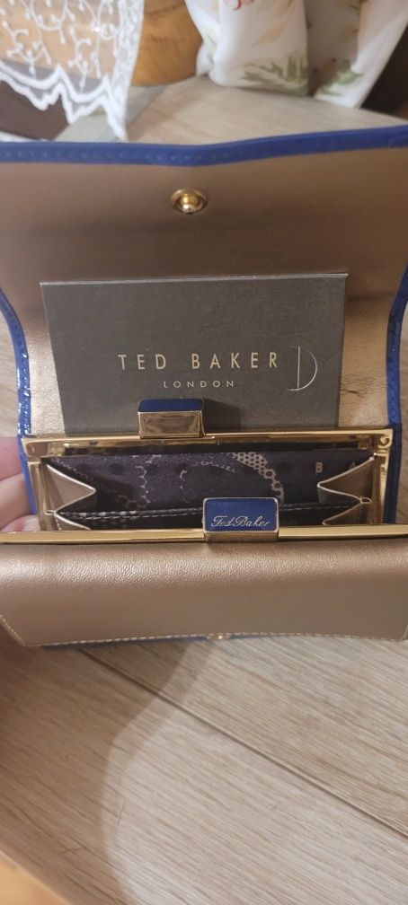 Portfometka Ted Baker z certyfikatem