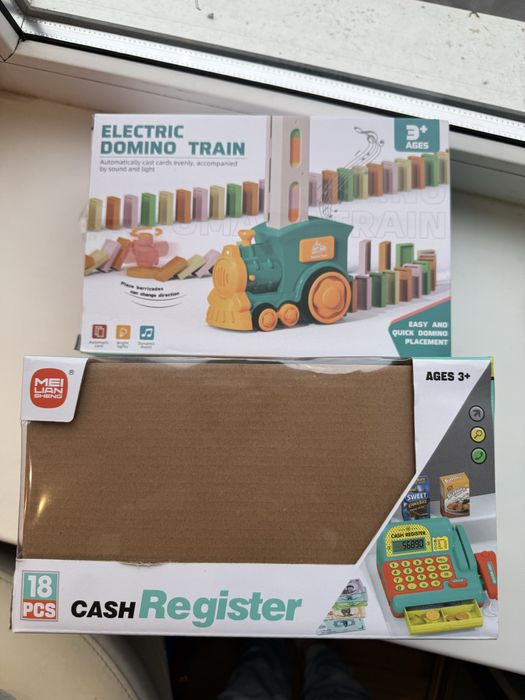 Лот Нові іграшки музичні в коробці поїзд доміно та касовий апарат