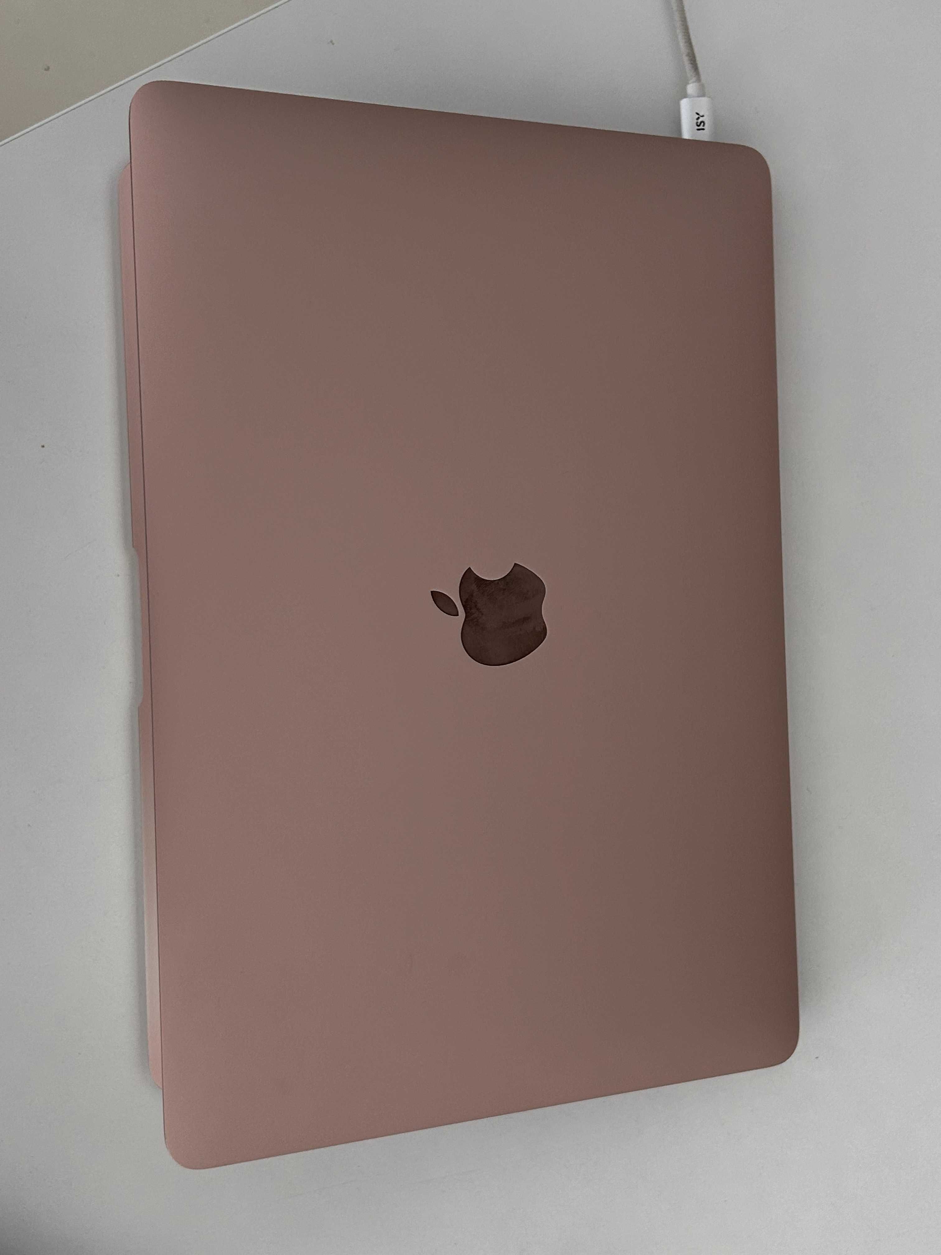MacBook  Intel Core i3