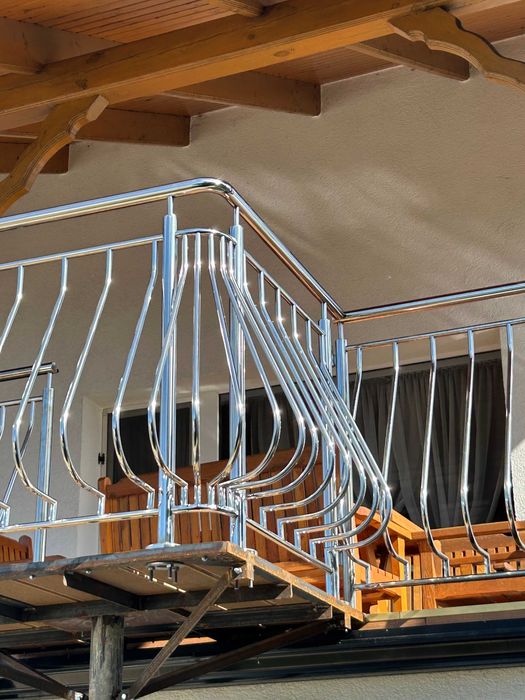 Balustrady nierdzewne  Płoty aluminiowe  ogrodzenia daszki szklane
