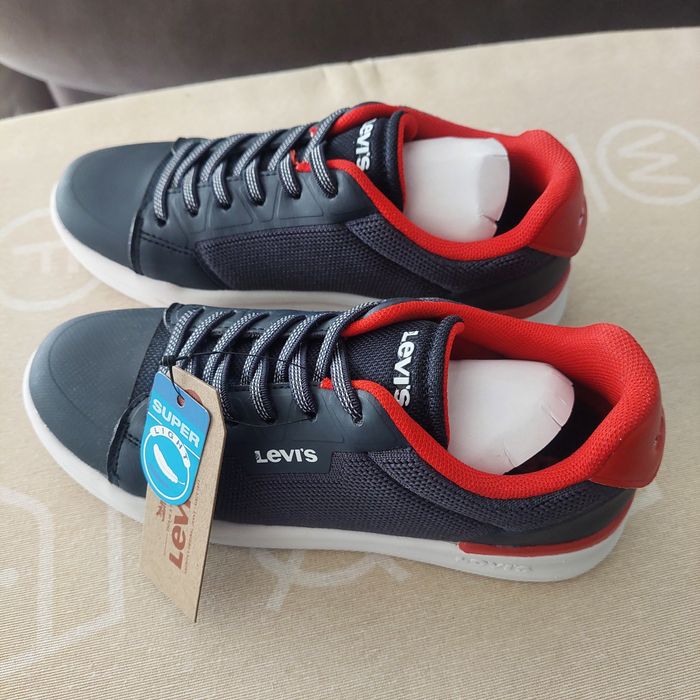Tenis Novos Levis 34