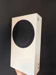 Sprzedam zadbanego Xboxa Series S z padem