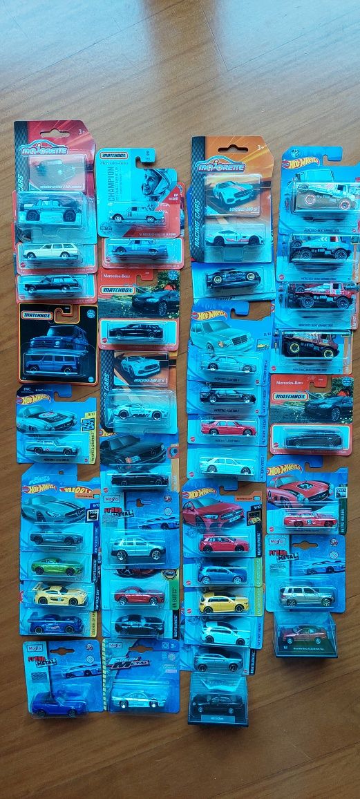 Mercedes hot wheels novo com portes incluídos